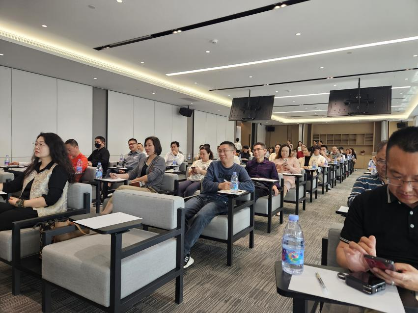 關(guān)于參加"DeepSeek+新質(zhì)生產(chǎn)力"AI實戰(zhàn)培訓(xùn)的簡報